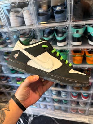 Nike SB Dunk Low Staple Panda Pigeon