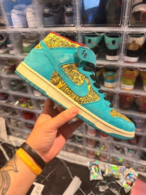 Nike SB Dunk Mid Peacock