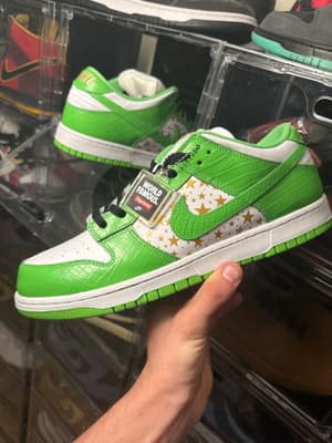 Nike SB Dunk Low Supreme Stars Mean Green