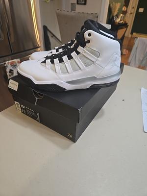 Jordan Max Aura White Metallic Silver Black THESE SHOES ARE SHINY!!!