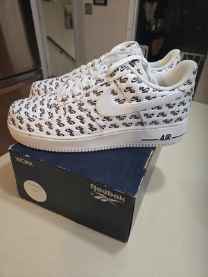 Nike Air Force 1 07 QS Low All Over Logo White ONLY BRAND NEW 13 ONAPP