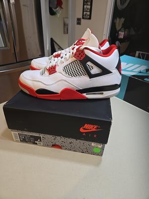 Jordan 4 Retro OG Mid Fire Red TOP 3 CLEANEST PRE OWNED ON APP 👀📸