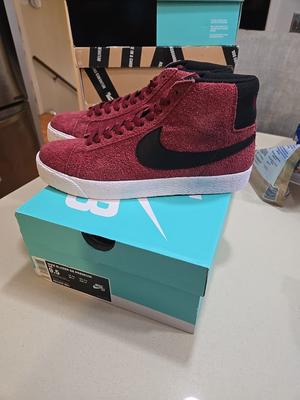 Size 9.5 Nike SB Blazer Red Black Rasberry 2015 999999 Sample "That Skunk Suede"