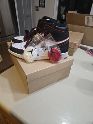 Size 12.5 Jordan 1 Retro High OG Bloodline 2019 "Man Was Not Meant To Fly" 🖤❤🤍