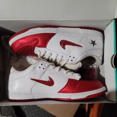 Nike Supreme x Dunk SB Low Varsity Red VERY CLEAN
