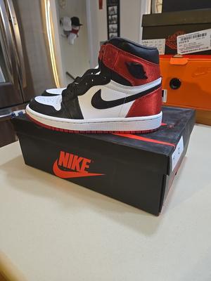 Air Jordan 1 Retro High Satin Black Toe W